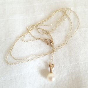 10K Solid Yellow Gold Pearl Dainty Necklace